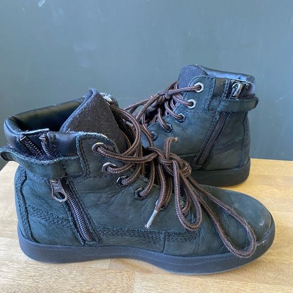 Timberland boots, little boy size 13 - Picture 3 of 4